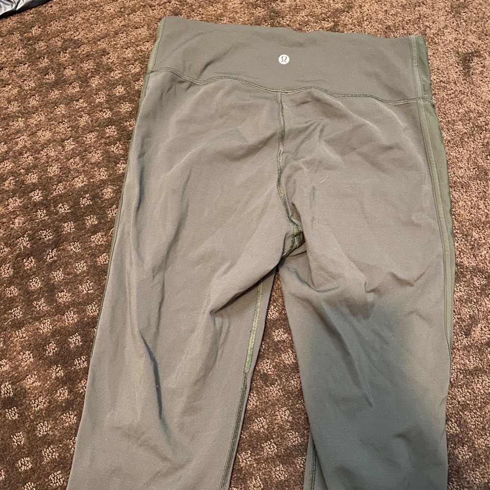 Lululemon crops - Picture 3 of 4